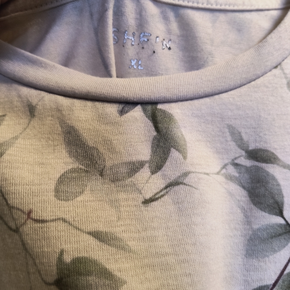 Floral Print Short-Sleeve Tee in Cream and Lavender - Picture 2 of 2